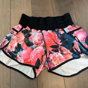 EUC Lululemon Shorts size 6